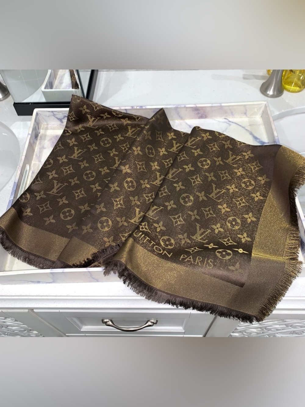 Authentic NWOT Louis Vuitton Brown Shine Monogram Shawl/Scarf M75122